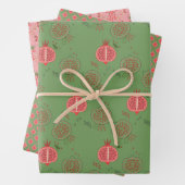 Feuille De Papier Cadeau Grenade rose et verte (En situation)
