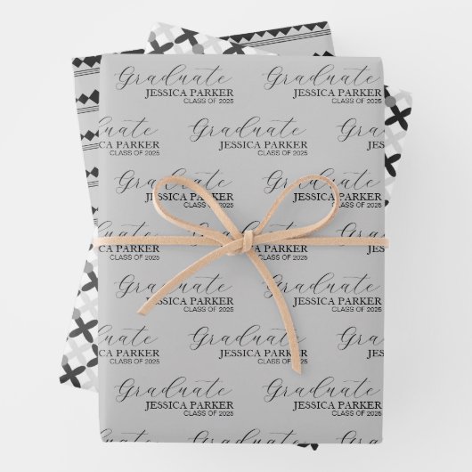 Feuille De Papier Cadeau Gris Grad Nom Script Moderne (En situation)