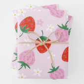 Feuille De Papier Cadeau Hand-Drawn Aesthetic Strawberry Seamless Pattern (En situation)