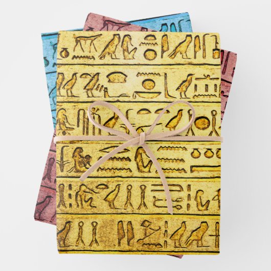 Feuille De Papier Cadeau Hiéroglyphes égyptiens anciens enveloppant un jeu  (En situation)