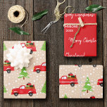 Feuille De Papier Cadeau Holiday Tree with Vintage Camion Merry Christmas<br><div class="desc">Ajoutez une touche vintage festive à votre décor de cadeau de maison de vacances avec cet ensemble personnalisé de feuilles de papier d'emballage. Le jeu de feuilles a un motif d'un camion transportant des cadeaux, des arbres de Noël avec des ornements et de la neige, et le texte Joyeux Noël...</div>