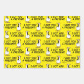 Feuille De Papier Cadeau I GOT YOU A PRESENT! shouty chicken (Devant 2)