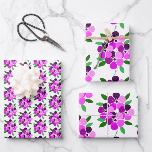 Feuille De Papier Cadeau Illustration florale avec des fleurs violettes et  (Recto)
