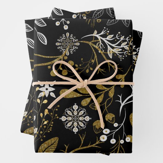 Feuille De Papier Cadeau Intricate floral pattern with gold and white  (En situation)