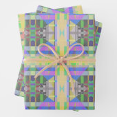 Feuille De Papier Cadeau Jaune bleu violet géométrique (En situation)