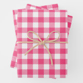 Feuille De Papier Cadeau Joli Bonbon Pink Et Blanc Buffalo Plaid (En situation)