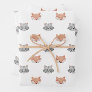 Feuille De Papier Cadeau Joli renard et motif raccoon. Animaux des forêts