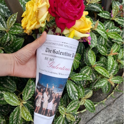 Feuille De Papier Cadeau Journal Galentine Post Fleur Bouquet Lèvres rose