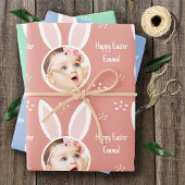 Feuille De Papier Cadeau Joyeuse photo Pâques enfant avec Bunny Ears Pastel