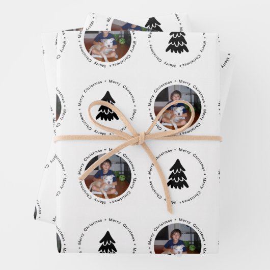 Feuille De Papier Cadeau Joyeux Noël moderne Motif d'arbre photo (En situation)