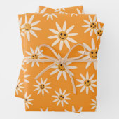 Feuille De Papier Cadeau Joyeux sourire rétro fleurs blanches motif (En situation)