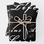 Feuille De Papier Cadeau La vie commence à la croix (En situation)