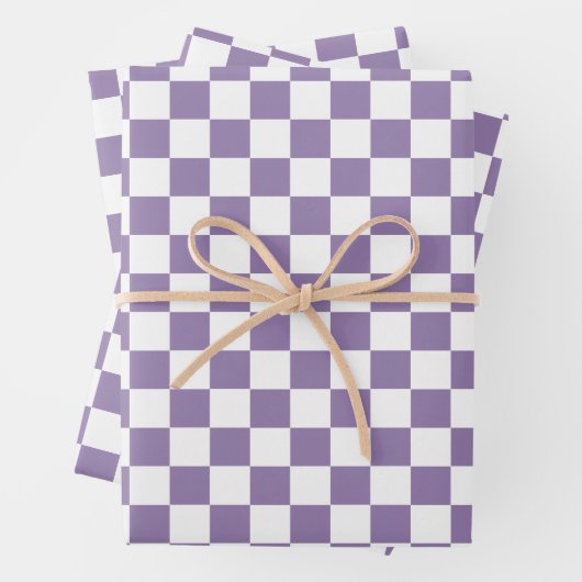 Feuille De Papier Cadeau Lavande violet À damiers blanc (En situation)