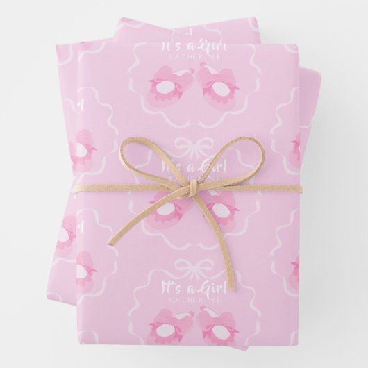 Feuille De Papier Cadeau Le ruban de la bow est une fille rose (En situation)