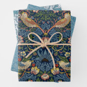 Feuille De Papier Cadeau Les perdrix dans un arbre fleuri (En situation)