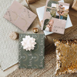Feuille De Papier Cadeau Love Joy Grateful For You Modern Photo Collage<br><div class="desc">Enveloppez vos cadeaux avec amour et joie cette saison des Fêtes avec un message de gratitude et de gratitude. Notre design moderne et élégant, avec un message d'espoir, d'amour et de gratitude, apportera à vos amis et la joie de famille cette période de Noël. Le design présente un design géométrique...</div>