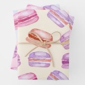 Feuille De Papier Cadeau Macarons sucrés sur beau motif pastel (En situation)