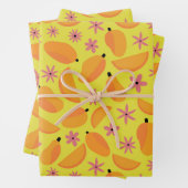 Feuille De Papier Cadeau Mange mangue fruits et fleurs motif (En situation)