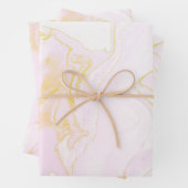 Feuille De Papier Cadeau Marbré rose et or (En situation)