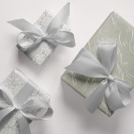 Feuille De Papier Cadeau Mariage de calligraphie de script de dentelle gris<br><div class="desc">Un trio de feuilles d'emballage pour les événements Mariages et Fêtes des mariées. Ces couleurs sont complémentaires des couleurs de saumons coho. Voir notre collection pour plus d'idées d'emballage cadeau boho. Pastel Gris Lace Script Calligraphie Mariage Enveloppement Feuilles de papier.</div>