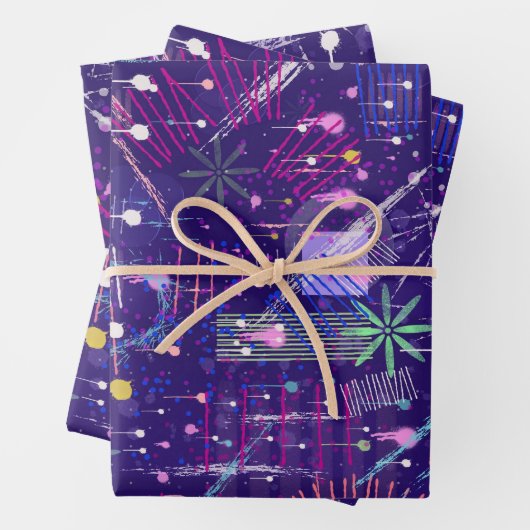 Feuille De Papier Cadeau Maximalist Abstract on Purple (En situation)