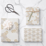 Feuille De Papier Cadeau Merry Christmas Calligraphy Star sur Pearl<br><div class="desc">Design présente le souhait de vacances "Joyeux Noël" en or et argent, présenté dans la calligraphie artistique la plus élégante en forme d'étoile. C'est en effet une merveilleuse représentation de l'esprit de Noël ! Des modèles similaires sont disponibles dans la collection de voeux de Noël et la collection d'enveloppes de...</div>