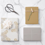 Feuille De Papier Cadeau Merry Christmas Calligraphy Star sur Pearl<br><div class="desc">Design présente le souhait de vacances "Joyeux Noël" en or et argent, présenté dans la calligraphie artistique la plus élégante en forme d'étoile. C'est en effet une merveilleuse représentation de l'esprit de Noël ! Des modèles similaires sont disponibles dans la collection de voeux de Noël et la collection d'enveloppes de...</div>