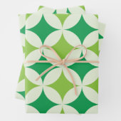 Feuille De Papier Cadeau Mi-siècle moderne White Green Starburbs Cercles (En situation)