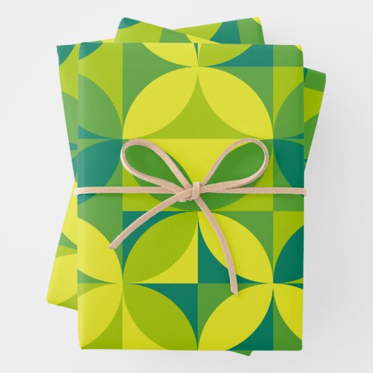 Feuille De Papier Cadeau Mid Century Moderne Motif Abstrait Vert & Jaune (En situation)