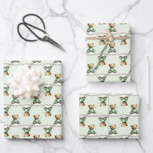Feuille De Papier Cadeau Mignon ours en peluche sur un nuage en pyjama vert
