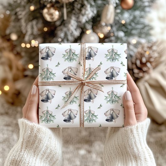 Feuille De Papier Cadeau Mistletoe de Noël et cloches d'argent