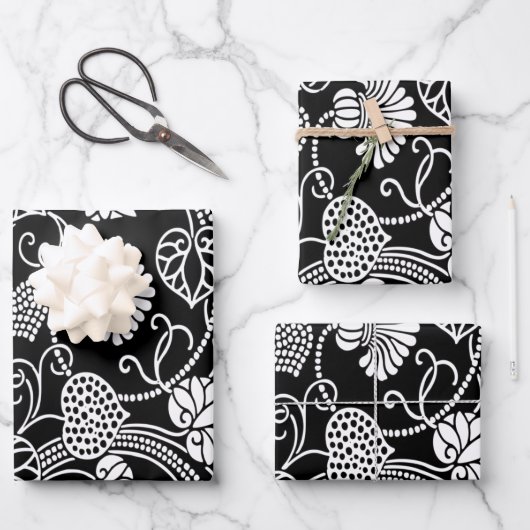 Feuille De Papier Cadeau Modèle floral antique noir sur blanc (Recto)