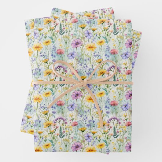 Feuille De Papier Cadeau Modèle floral Fleur sauvage de marguerite jaune (En situation)