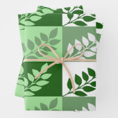 Feuille De Papier Cadeau Modern Green Botanical Leaf Pattern Wrapping Paper (En situation)