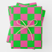 Feuille De Papier Cadeau Motif À damiers chèque rose vert (En situation)