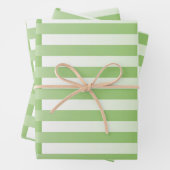 Feuille De Papier Cadeau Motif blanc vert rayé (En situation)