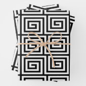 Feuille De Papier Cadeau Motif clé grec (En situation)