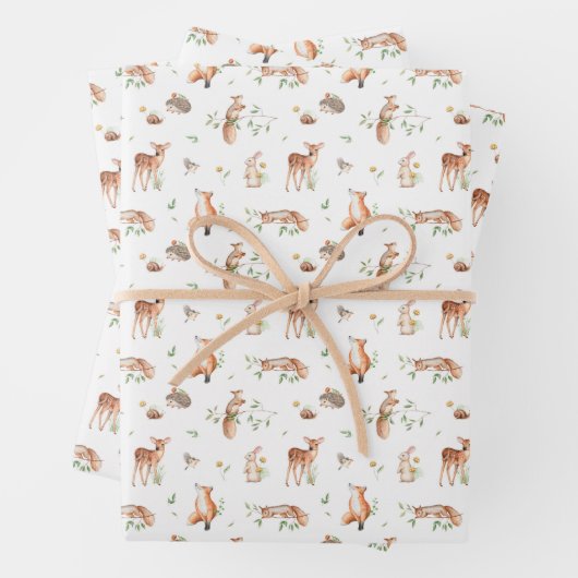 Feuille De Papier Cadeau Motif d'amis animaux de bois mignon (En situation)