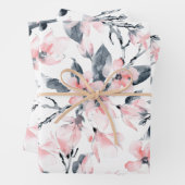 Feuille De Papier Cadeau Motif d'aquarelle rose et gris (En situation)