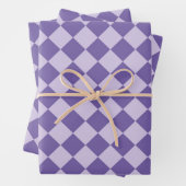 Feuille De Papier Cadeau Motif de diamants de Checker Violet (En situation)