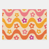 Feuille De Papier Cadeau Motif de fleurs groovy mignon sur des vagues rétro (Devant)