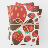 Feuille De Papier Cadeau Motif de fraises (En situation)