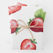 Feuille De Papier Cadeau Motif de fraises (En situation)