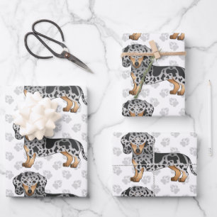 Feuille De Papier Cadeau Motif de teckel à poil court damier noir et feu