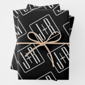 Feuille De Papier Cadeau Motif des initiales Mariages modernes | Noir & Bla (En situation)