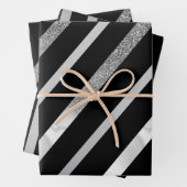 Feuille De Papier Cadeau Motif Diagonal Noir Et Argent (En situation)