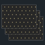 Feuille De Papier Cadeau Motif d'icône Gold/Black Christmas Tree Simple<br><div class="desc">Un motif simple et minimaliste d'icône en or et en sapin noir de Noël créé en utilisant une police d'image unique. La police/icône est répétée dans des lignes décalées pour une impression transparente sur tout le long. Ce motif emblématique est une idée amusante pour l'emballage de cadeaux, l'artisanat ou la...</div>