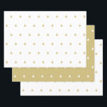 Feuille De Papier Cadeau Motif d'icône simple Gold/White Christmas Tree<br><div class="desc">Un motif simple et minimaliste en or de vacances et en arbre blanc de Noël créé en utilisant une police d'image unique. La police/icône est répétée dans des lignes décalées pour une impression transparente sur tout le long. Ce motif emblématique est une idée amusante pour l'emballage de cadeaux, l'artisanat ou...</div>