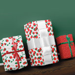 Feuille De Papier Cadeau Motif Fleurs Blanches & Fraises Rouges Sucrées<br><div class="desc">Feuilles de papier d'emballage à thème fraise avec trois motifs de fraise assortis : une feuille avec des fraises rouges, des feuilles et des fleurs blanches, une feuille avec beaucoup de fraises et une feuille rouge avec de petites graines de fraise. Feuilles de papier d'emballage parfaites pour les anniversaires à...</div>