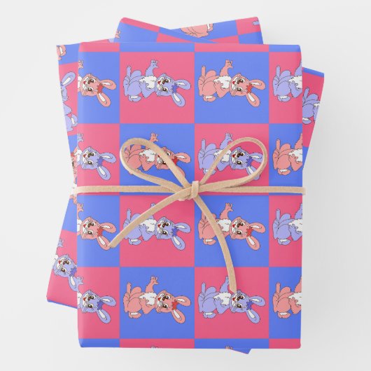 Feuille De Papier Cadeau Motif lapin bleu rose géométrique (En situation)